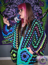 Load image into Gallery viewer, Parrot Stripe Hexi Cardi